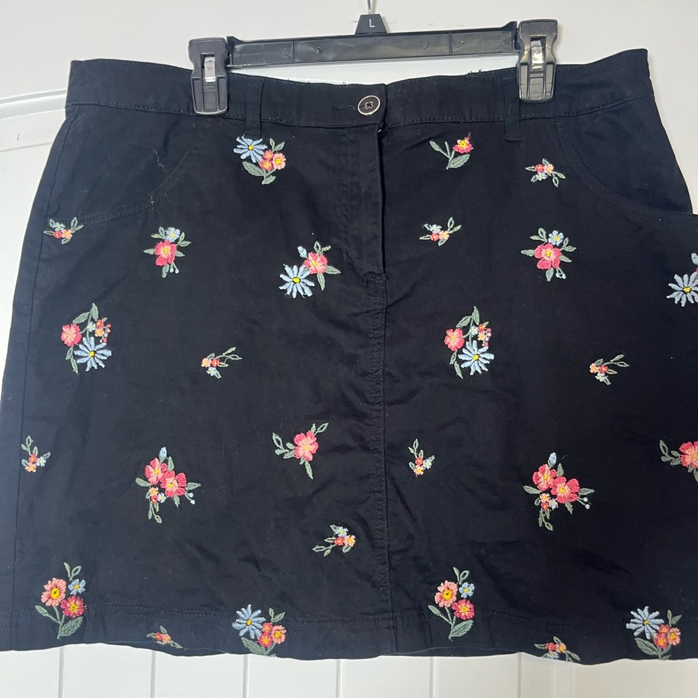 Karen Scott Black Floral Mini Skirt